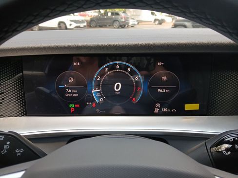 Used 2025 Volkswagen Tiguan SE R-Line image 16