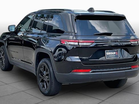 Used 2024 Jeep Grand Cherokee Altitude AWD/4WD image 12