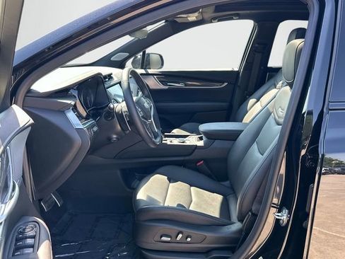 Used 2025 Cadillac XT5 Sportv w/ LPO, Bronce Accent Package AWD/4WD image 16