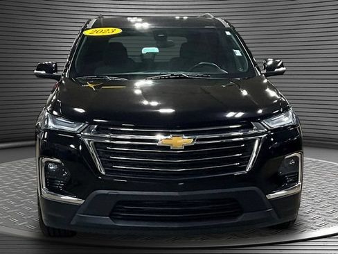 Used 2023 Chevrolet Traverse LT FWD image 2