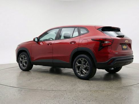 Used 2025 Chevrolet Trax LT FWD image 6