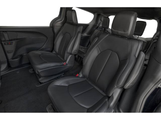 Certified 2025 Chrysler Pacifica Premium FWD image 12