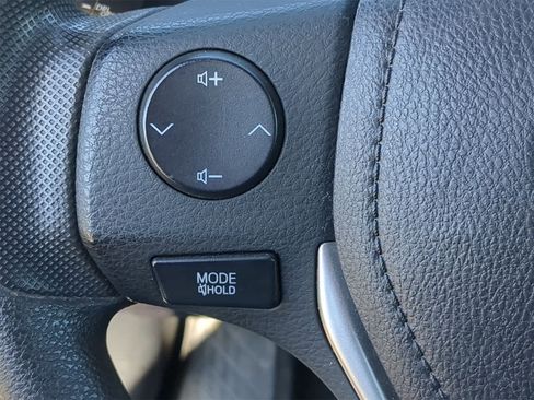 Used 2019 Toyota Corolla LE image 30