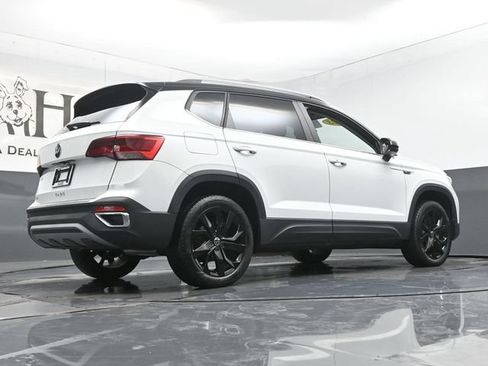 Used 2023 Volkswagen Taos SE w/ Panoramic Sunroof Package FWD image 34