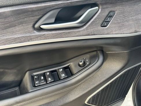 Used 2022 Jeep Grand Cherokee L Limited image 9