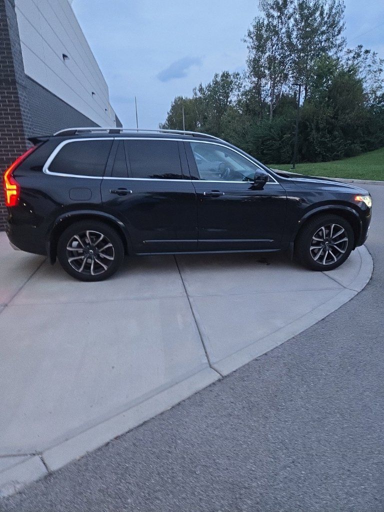 Used 2019 Volvo XC90 T6 Momentum w/ Advanced Package AWD/4WD image 3