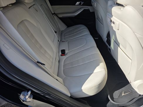 Used 2022 BMW X5 sDrive40i w/ M Sport Package image 5