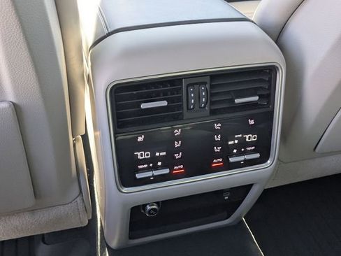 Used 2020 Porsche Cayenne S image 22