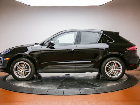 Certified 2025 Porsche Macan AWD/4WD image 2