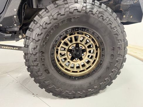 Used 2016 Jeep Wrangler Unlimited Rubicon w/ Connectivity Group image 25