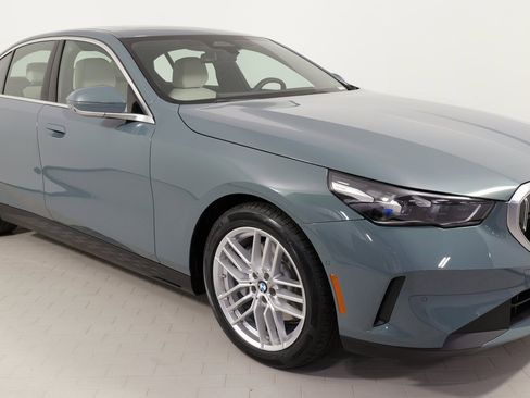 Used 2024 BMW 530i xDrive image 7