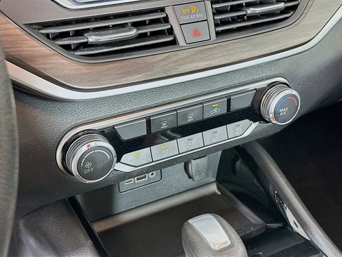 Used 2024 Nissan Altima 2.5 SV image 23