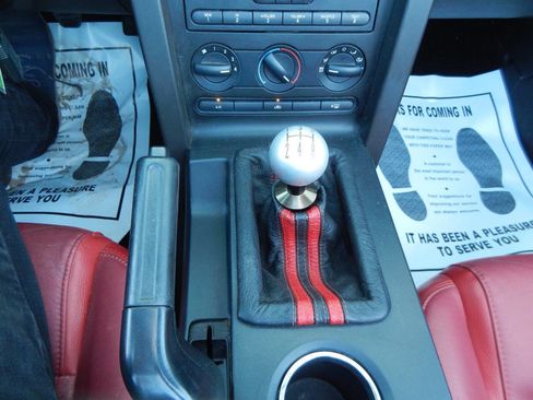 Used 2005 Ford Mustang GT Premium image 3