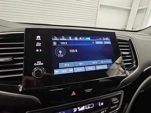 Used 2022 Honda Pilot Touring image 17