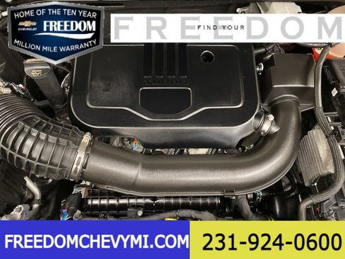 Used 2025 Chevrolet Blazer LT image 4