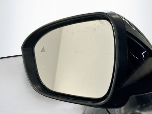 Used 2023 Nissan Ariya AWD image 16