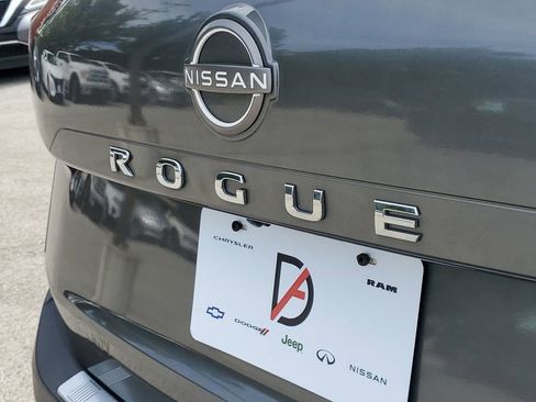 Used 2022 Nissan Rogue SV AWD/4WD image 7