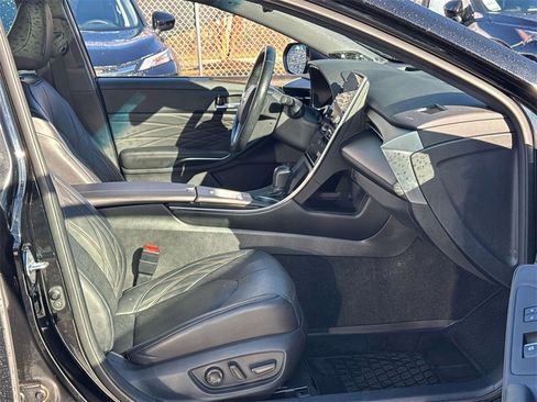 Used 2021 Toyota Avalon Limited image 17