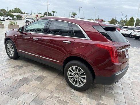 Used 2018 Cadillac XT5 Luxury w/ Driver Awareness Package FWD image 3