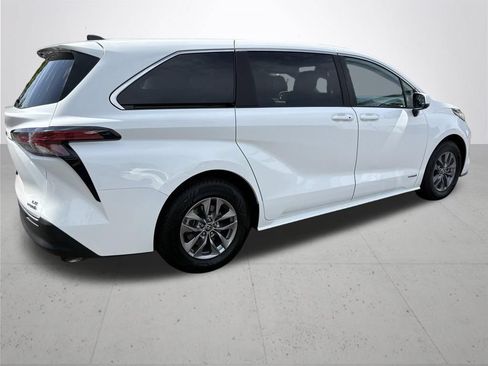 Used 2021 Toyota Sienna LE FWD image 6