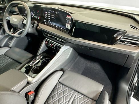 New 2025 Audi SQ5 Premium Plus image 28