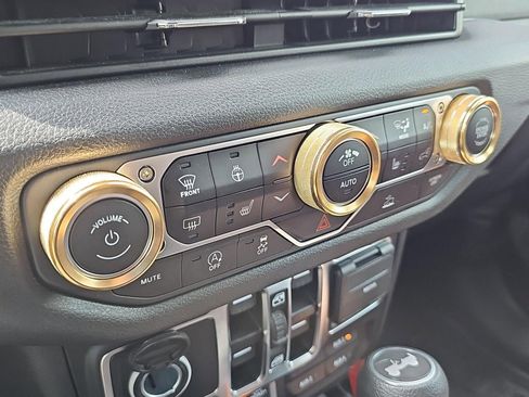 Used 2024 Jeep Wrangler Willys image 11