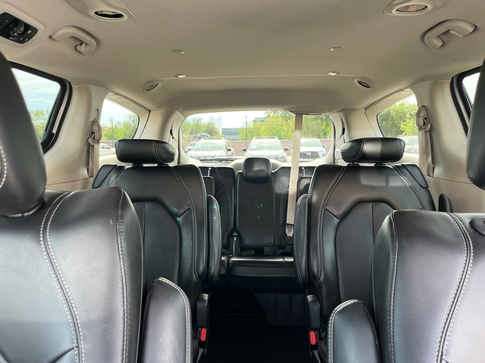Used 2024 Chrysler Pacifica Touring-L FWD image 28