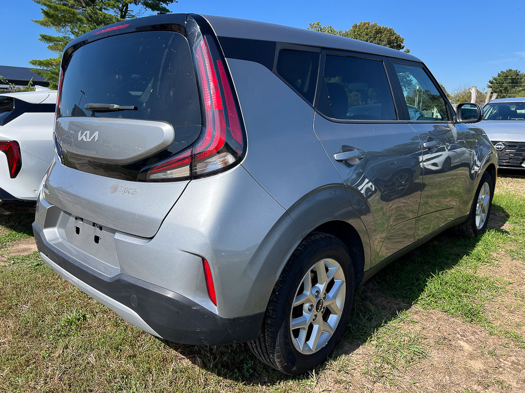 Used 2023 Kia Soul LX w/ Option Group 015 FWD image 5