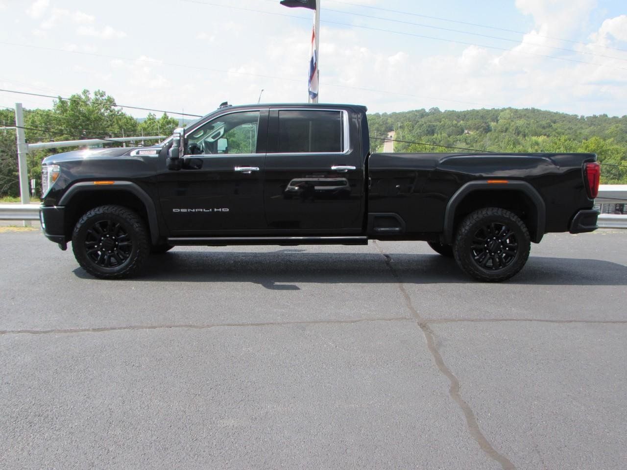Used 2023 GMC Sierra 3500 Denali w/ Denali Black Diamond Edition AWD/4WD image 4