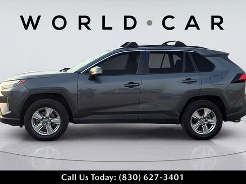Used 2022 Toyota RAV4 XLE AWD/4WD image 10