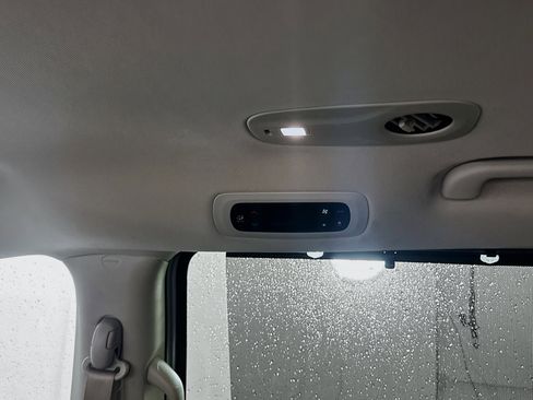 Used 2024 Chrysler Pacifica Touring-L image 26