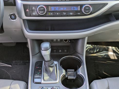 Used 2017 Toyota Highlander Limited Platinum image 22