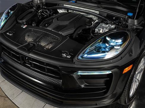Certified 2026 Porsche Macan AWD/4WD image 16
