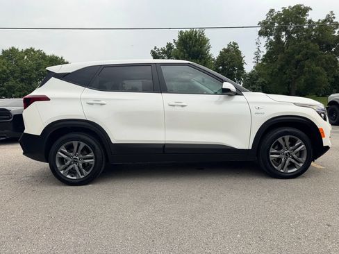 Used 2023 Kia Seltos LX AWD/4WD image 4
