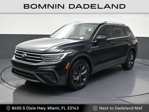 Used 2022 Volkswagen Tiguan SE w/ Panoramic Sunroof Package AWD/4WD image 1