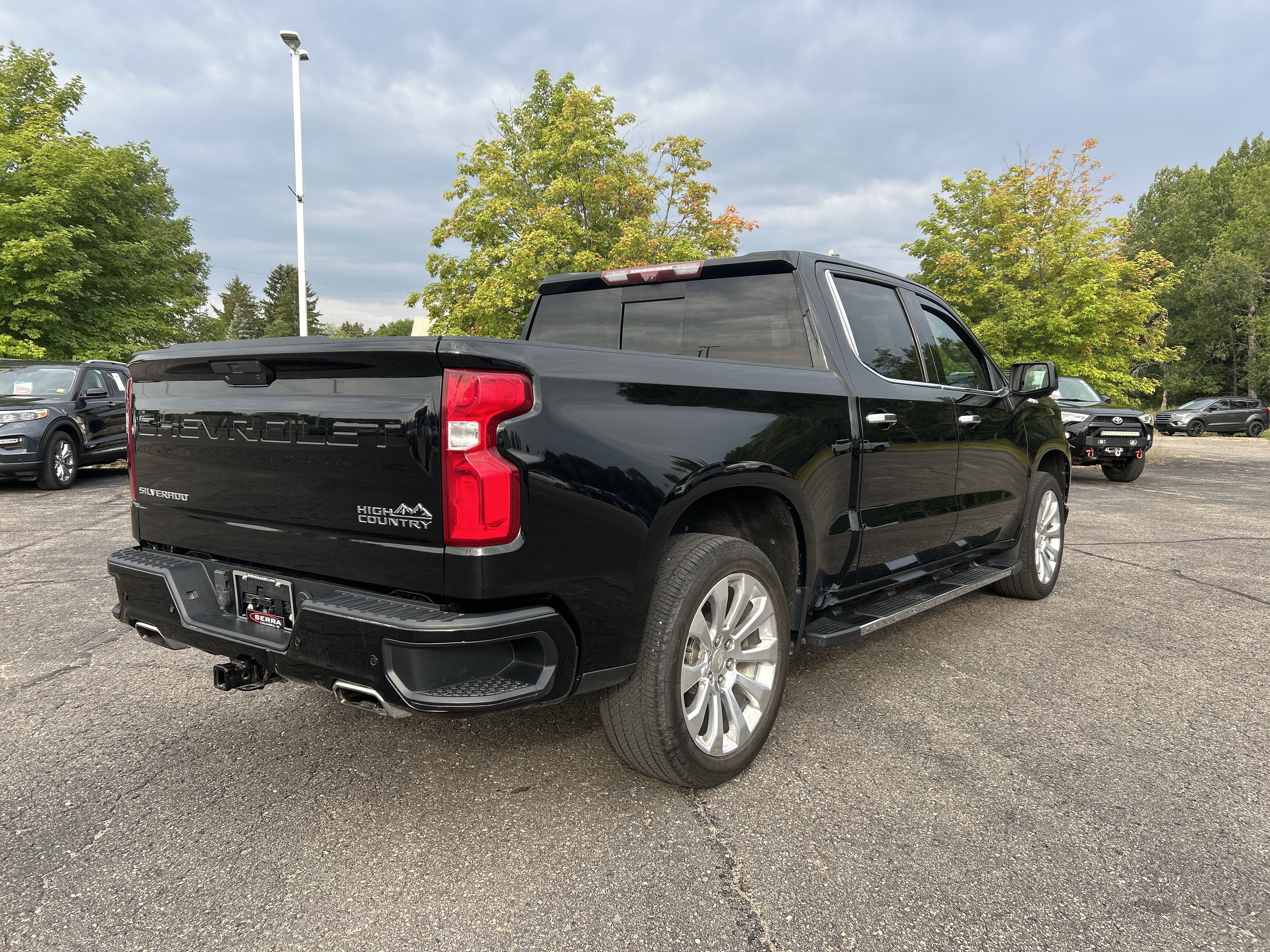 Used 2020 Chevrolet Silverado 1500 High Country w/ Technology Package AWD/4WD image 3