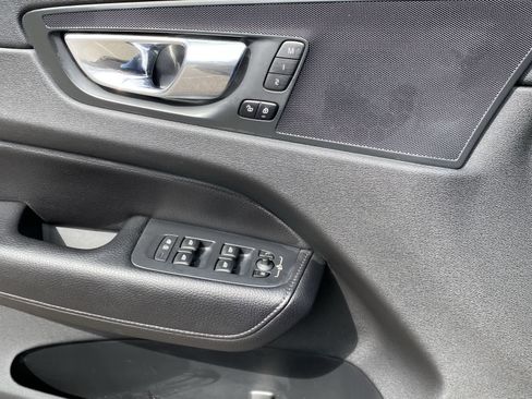 Used 2019 Volvo XC60 T6 Momentum image 16
