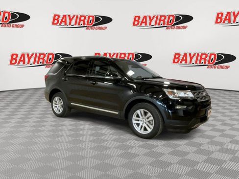 Used 2018 Ford Explorer XLT w/ Equipment Group 202A AWD/4WD image 2
