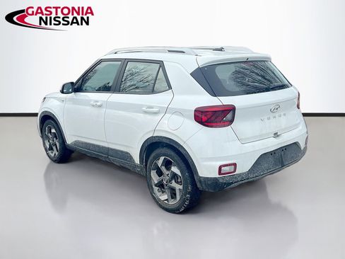 Used 2025 Hyundai Venue SEL image 6