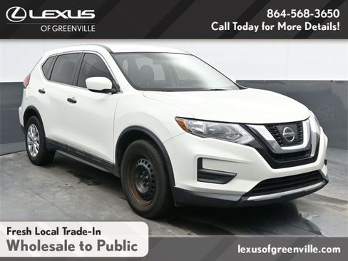 Used 2017 Nissan Rogue S image 2