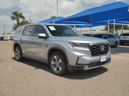 Used 2025 Honda Pilot EX-L image 3