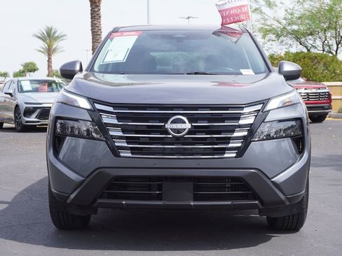 Certified 2025 Nissan Rogue SV image 5