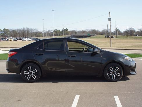 Used 2017 Toyota Corolla LE image 18