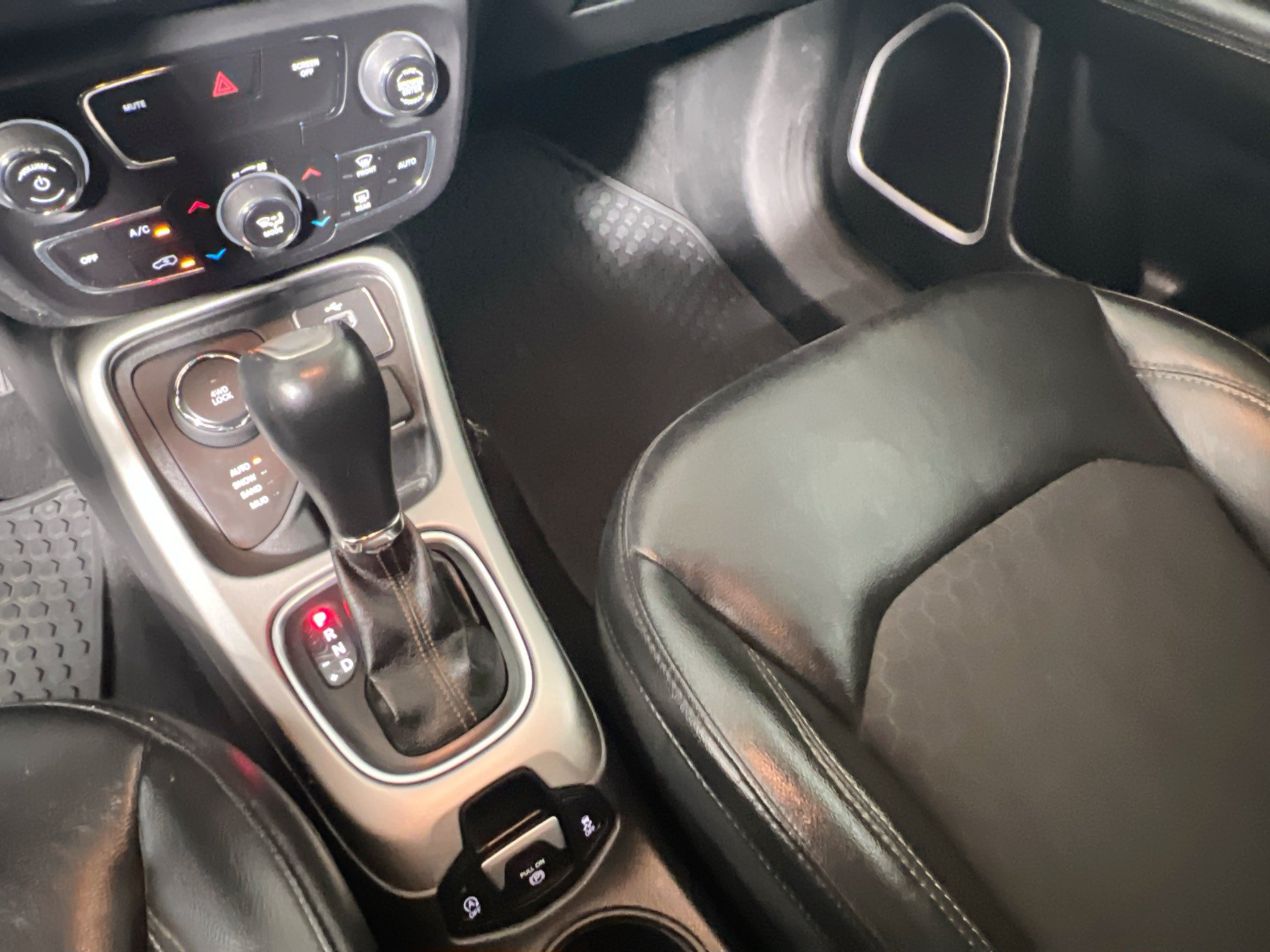 Used 2018 Jeep Compass Latitude w/ Popular Equipment Group AWD/4WD image 25