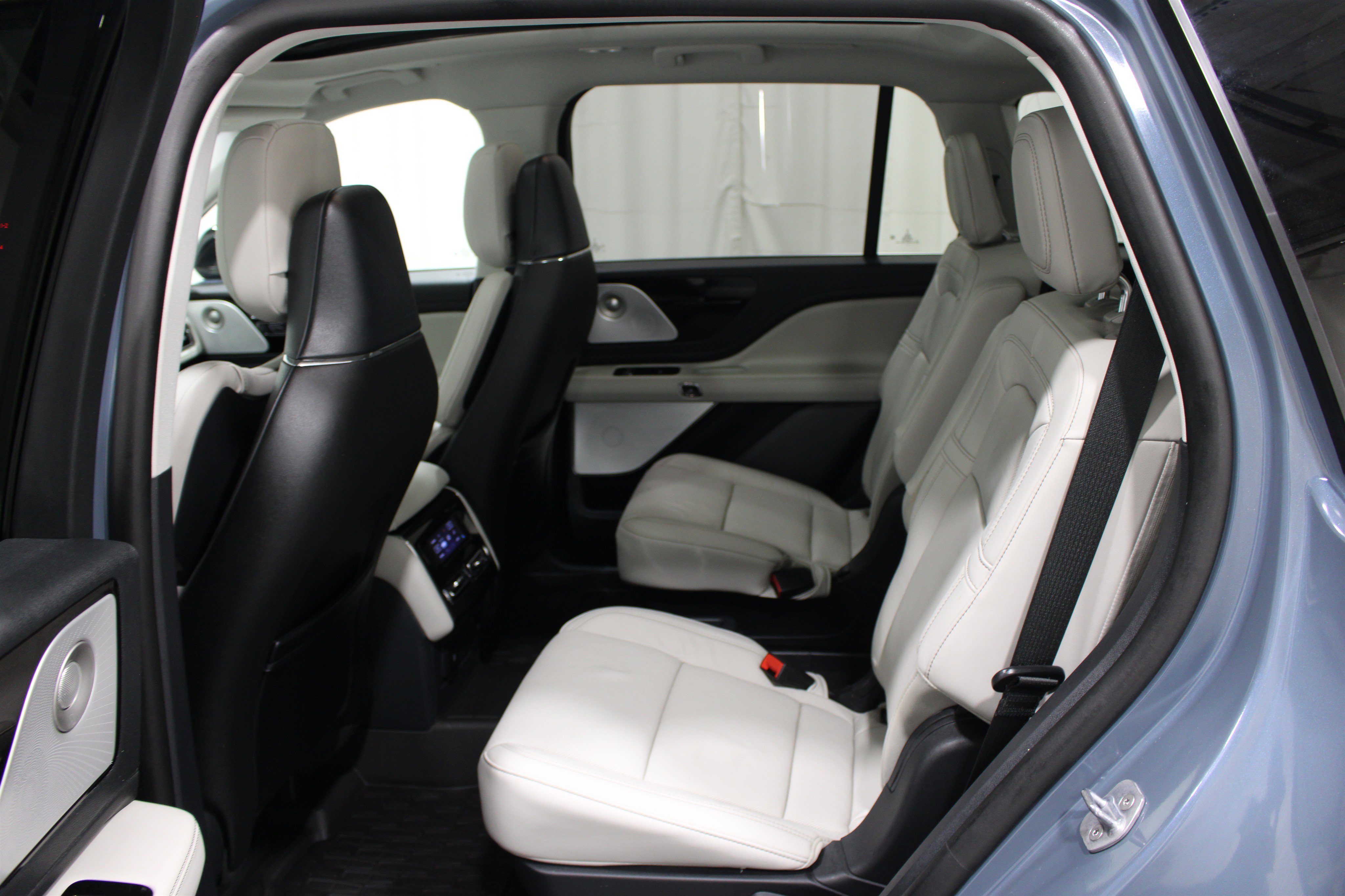 Used 2025 Lincoln Aviator Reserve w/ Equipment Group 201A AWD/4WD image 23