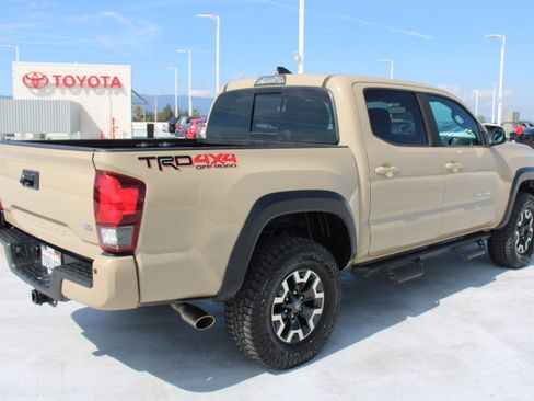 Certified 2019 Toyota Tacoma TRD Off-Road w/ Technology Package image 3