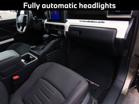 Used 2024 Toyota Tacoma TRD Off-Road image 12