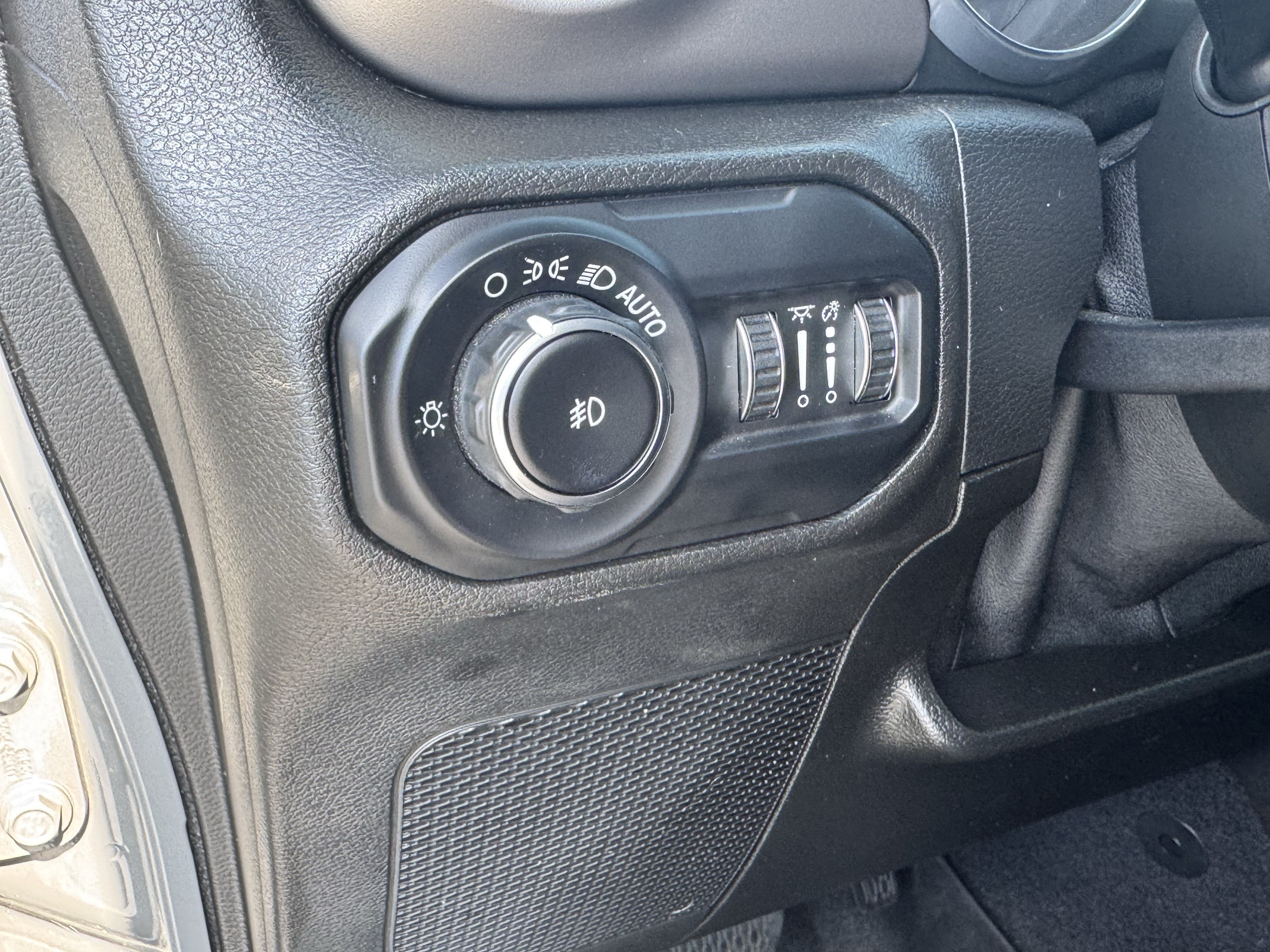 Used 2018 Jeep Wrangler Unlimited Sport S AWD/4WD image 33