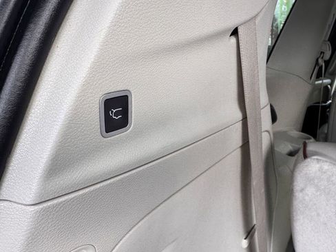 Used 2017 Chrysler Pacifica Limited image 12