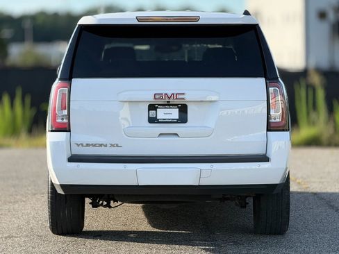 Used 2017 GMC Yukon XL SLT AWD/4WD image 4